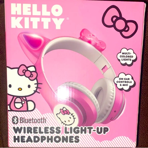 🎄🎀 Hello Kitty Wireless Bluetooth Headphones Light Up Ears Pink - Picture 3 of 5